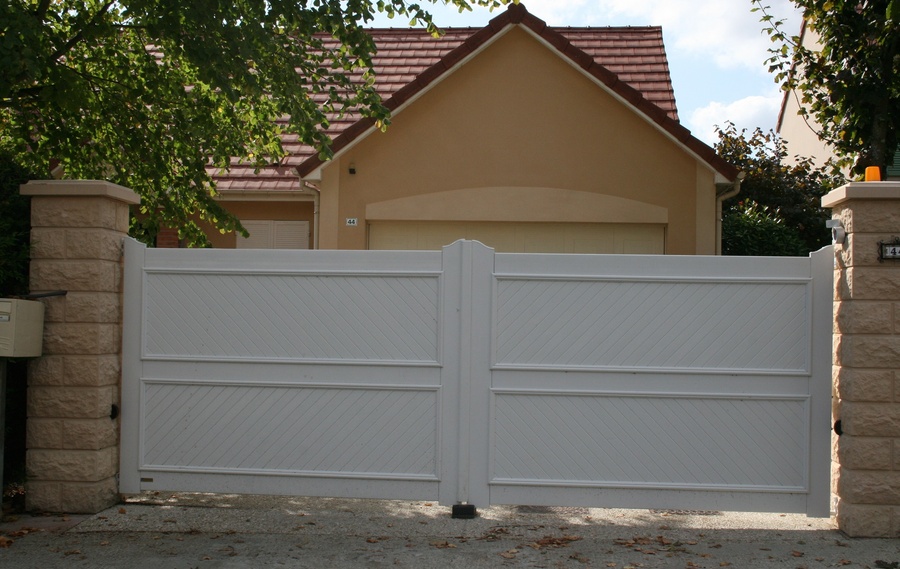 Nos mod&egrave;les de portails PVC &agrave;&nbsp;Agen