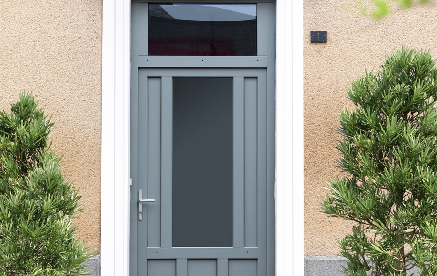 Notre gamme de porte d'entr&eacute;e en BOIS CLASSIQUE et CREATIVE CONTEMPORAINE &agrave; LE PASSAGE